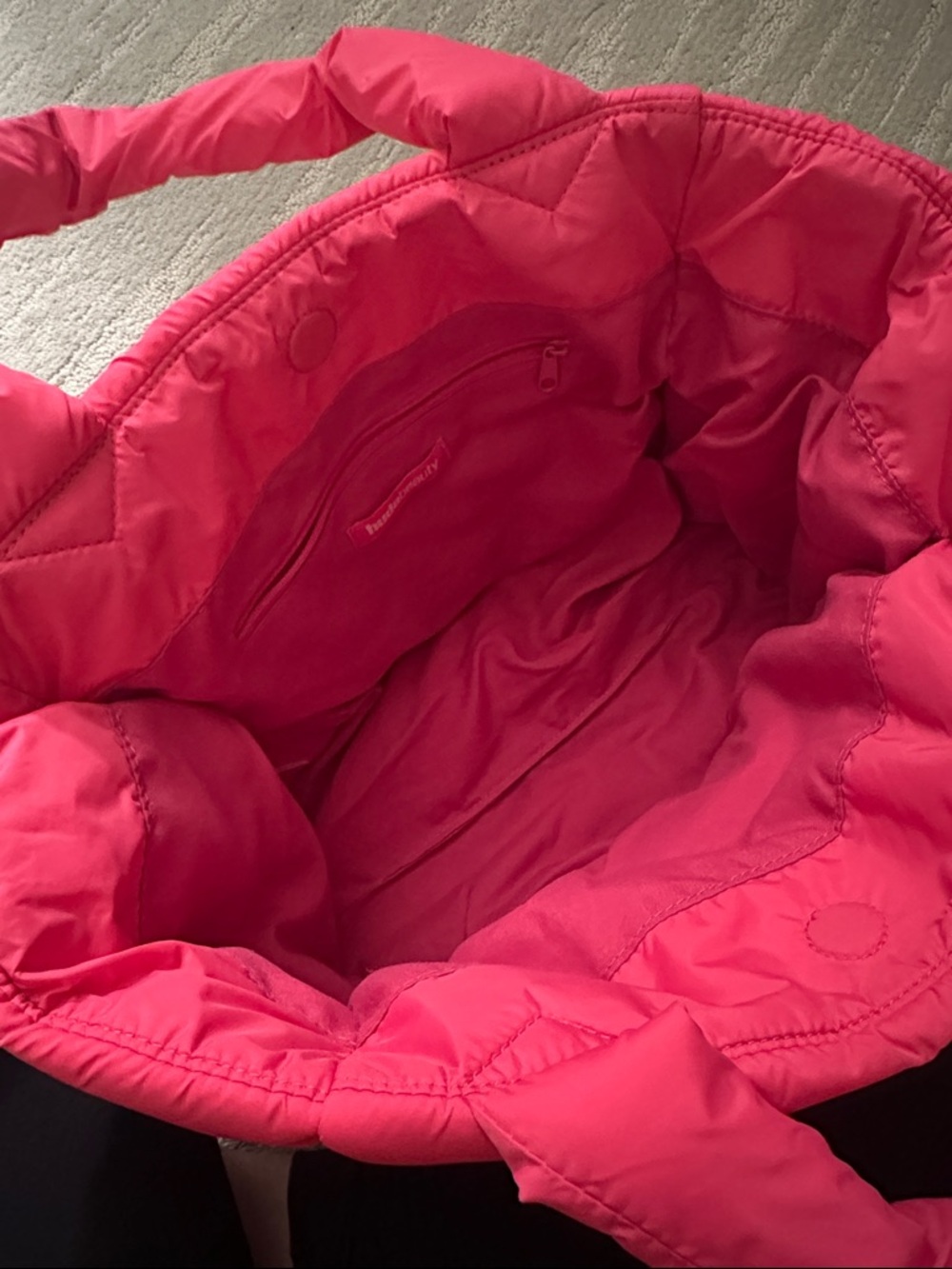 HUDA BEAUTY Hot Pink Quilted - Puffer Tote - Picture 6 of 7